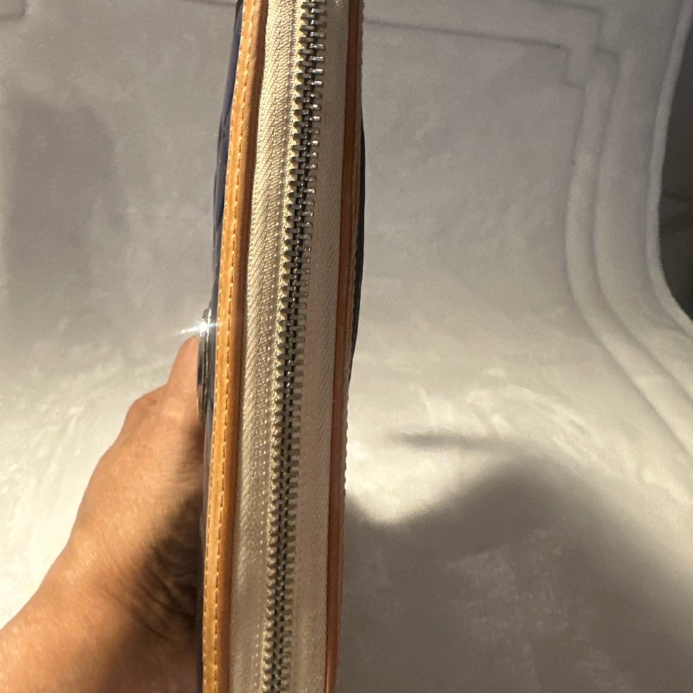 Coach patent navy zipped around wallet Excellent condition